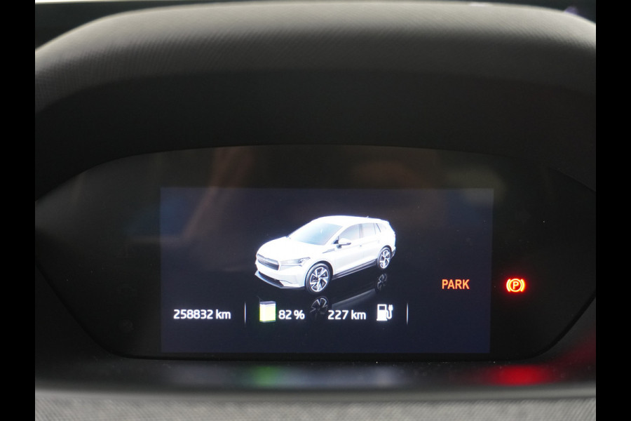 Škoda ENYAQ iV 80 Apple Carplay Android Auto Navi Pano-dak HUD Trekhaak Ecc Elec.Stoel met memory Adaptieve Cruise Control Camera Keyless Led P Stoelverwarming Bluetooth Dodehoek detector Draadloze tel.lader Lmv 20" Rijstrooksensor Regen-Lichtsensor 1e Eigenaar