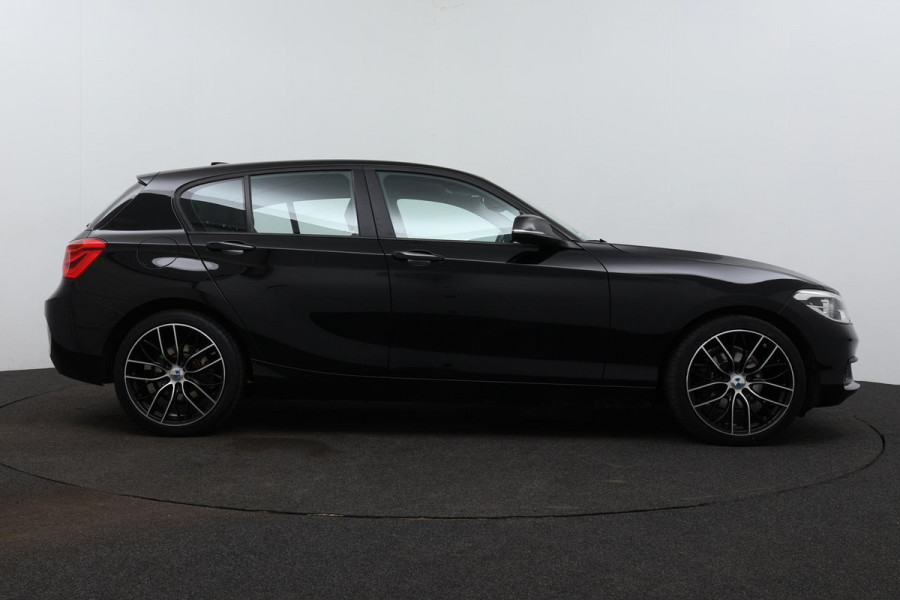 BMW 1-serie 118i Executive AANBIEDING!!! (NL auto, NAP, Navi, Airco 2 zones, PDC, Cruise Control, Etc)