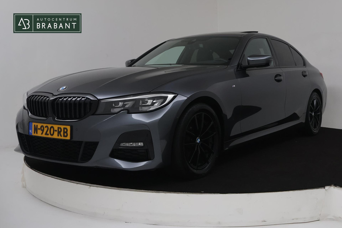 BMW 3 Serie 318i Executive Edition Automaat (PANORAMADAK, NAVIGATIE, PDC, CAMERA, SFEERV, CRUISE, NL-AUTO, DEALER ONDERHOUDEN)