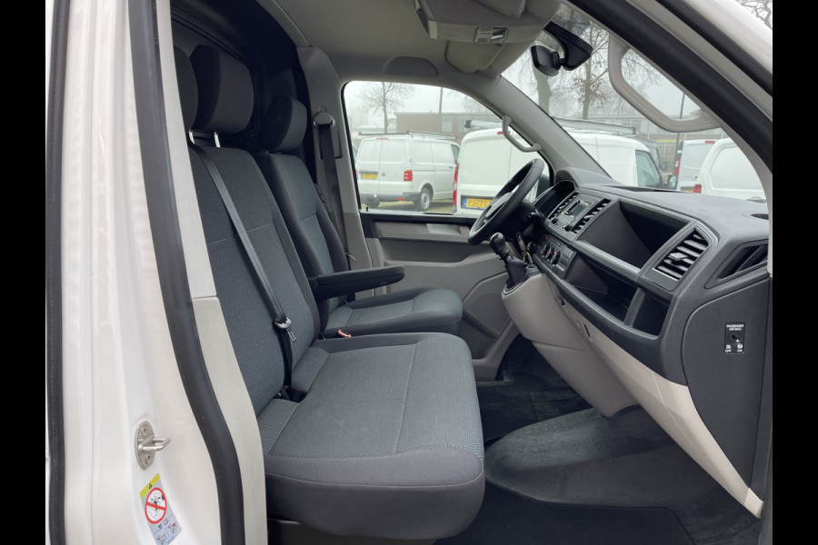 Volkswagen Transporter 2.0 TDI L1H1 Comfortline / vaste prijs rijklaar € 17.950 ex btw / Bott ingerichte laadruimte / lease vanaf € / airco / cruise / imperial / euro 6 diesel / trekhaak !