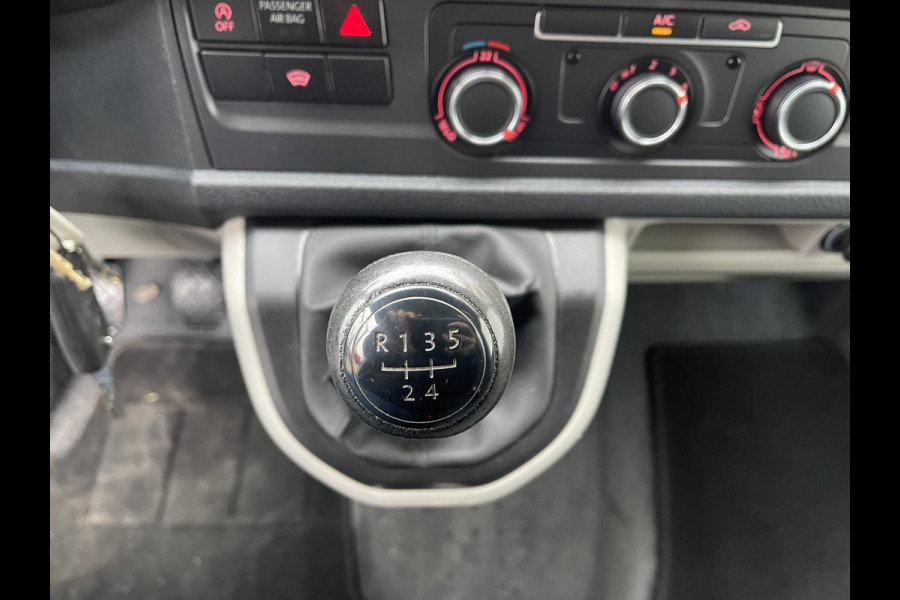 Volkswagen Transporter 2.0 TDI L1H1 Comfortline / vaste prijs rijklaar € 17.950 ex btw / Bott ingerichte laadruimte / lease vanaf € / airco / cruise / imperial / euro 6 diesel / trekhaak !