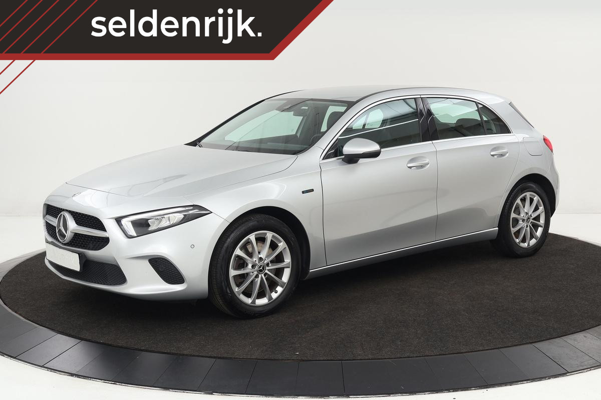 Mercedes-Benz A-Klasse 250e Advantage | Stoelverwarming | Carplay | Sfeerverlichting | Half leder | Park Assist | Navigatie | Full LED | Climate control