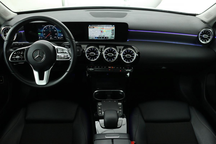 Mercedes-Benz A-Klasse 250e Advantage | Stoelverwarming | Carplay | Sfeerverlichting | Half leder | Park Assist | Navigatie | Full LED | Climate control