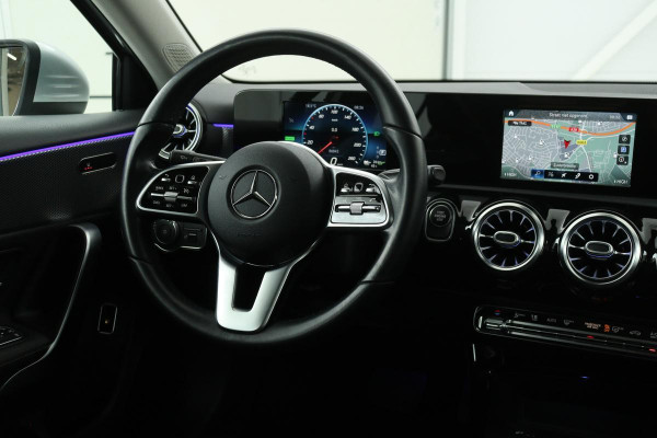 Mercedes-Benz A-Klasse 250e Advantage | Stoelverwarming | Carplay | Sfeerverlichting | Half leder | Park Assist | Navigatie | Full LED | Climate control