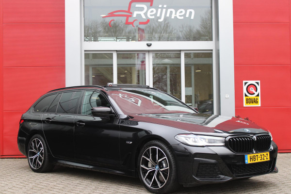 BMW 5 Serie Touring 530e 293PK M-SPORT BUSINESS EDITION PLUS | PANORAMISCH SCHUIF/KANTEL DAK | ELEKTRISCH WEGKLAPBARE TREKHAAK | BMW LASER LIGHT KOPLAMPEN | ELEKTRISCH BEDIENBARE ACHTERKLEP | DRAADLOZE APPLE CARPLAY/ANDROID AUTO | HEAD UP DISPLAY | ELEKTRISCH VERSTELBAAR STUURKOLOM | GETINTE RUITEN | SHADOW LINE PAKKET | NAVIGATIE | STOEL VERWARMING | SFEER VERLICHTING | COMFORT ACCES | DRAADLOZE TELEFOONLADER |