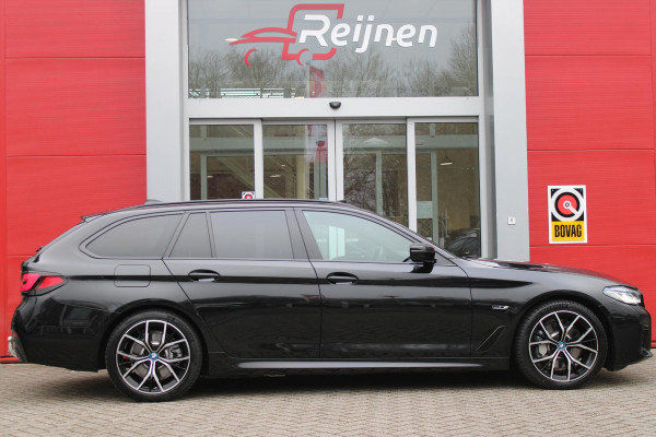 BMW 5 Serie Touring 530e 293PK M-SPORT BUSINESS EDITION PLUS | PANORAMISCH SCHUIF/KANTEL DAK | ELEKTRISCH WEGKLAPBARE TREKHAAK | BMW LASER LIGHT KOPLAMPEN | ELEKTRISCH BEDIENBARE ACHTERKLEP | DRAADLOZE APPLE CARPLAY/ANDROID AUTO | HEAD UP DISPLAY | ELEKTRISCH VERSTELBAAR STUURKOLOM | GETINTE RUITEN | SHADOW LINE PAKKET | NAVIGATIE | STOEL VERWARMING | SFEER VERLICHTING | COMFORT ACCES | DRAADLOZE TELEFOONLADER |