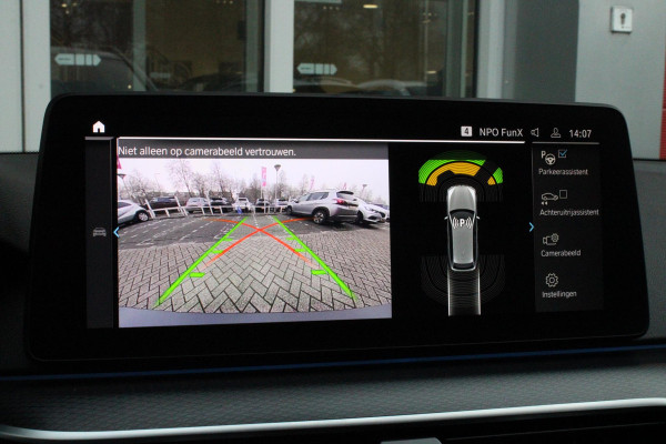 BMW 5 Serie Touring 530e 293PK M-SPORT BUSINESS EDITION PLUS | PANORAMISCH SCHUIF/KANTEL DAK | ELEKTRISCH WEGKLAPBARE TREKHAAK | BMW LASER LIGHT KOPLAMPEN | ELEKTRISCH BEDIENBARE ACHTERKLEP | DRAADLOZE APPLE CARPLAY/ANDROID AUTO | HEAD UP DISPLAY | ELEKTRISCH VERSTELBAAR STUURKOLOM | GETINTE RUITEN | SHADOW LINE PAKKET | NAVIGATIE | STOEL VERWARMING | SFEER VERLICHTING | COMFORT ACCES | DRAADLOZE TELEFOONLADER |