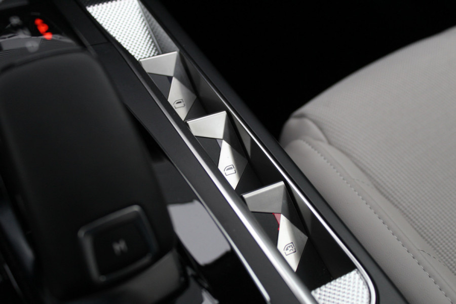 DS DS 3 Crossback 1.2 PureTech 155PK Rivoli | Massage | Leder | Head-Up | Focal Audio