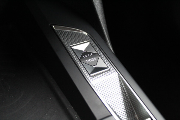 DS DS 3 Crossback 1.2 PureTech 155PK Rivoli | Massage | Leder | Head-Up | Focal Audio