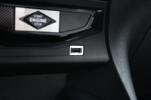 DS DS 3 Crossback 1.2 PureTech 155PK Rivoli | Massage | Leder | Head-Up | Focal Audio