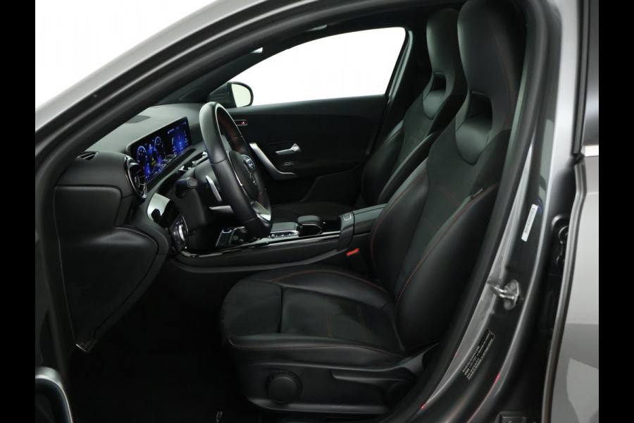 Mercedes-Benz A-Klasse 180 Business Solution AMG | Panoramadak | 5 spaaks lichtmetalen velgen | MBUX wide screen | Navigatie | Parking support | Inclusief 24 maanden MB Certified garantie voor Europa.