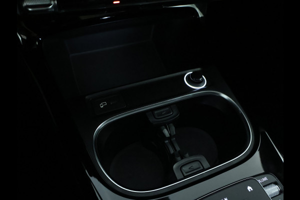 Mercedes-Benz A-Klasse 180 Business Solution AMG | Panoramadak | 5 spaaks lichtmetalen velgen | MBUX wide screen | Navigatie | Parking support | Inclusief 24 maanden MB Certified garantie voor Europa.
