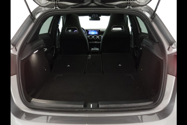 Mercedes-Benz A-Klasse 180 Business Solution AMG | Panoramadak | 5 spaaks lichtmetalen velgen | MBUX wide screen | Navigatie | Parking support | Inclusief 24 maanden MB Certified garantie voor Europa.