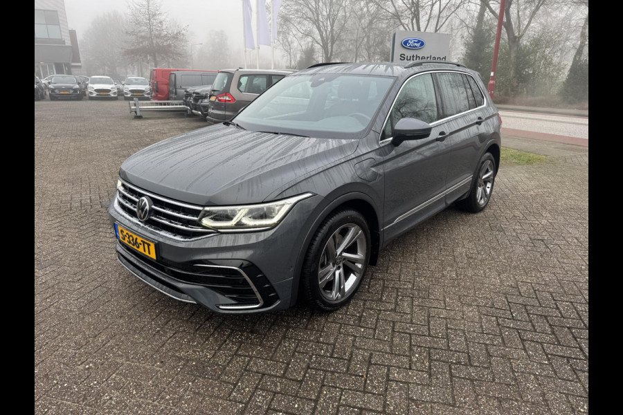 Volkswagen Tiguan 1.4 TSI eHybrid R-Line Business+ 245pk PHEV | Automaat | Trekhaak | Adaptieve Cruise | Stoelverwarming | 1.800kg Trekgewicht