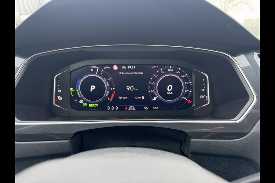 Volkswagen Tiguan 1.4 TSI eHybrid R-Line Business+ 245pk PHEV | Automaat | Trekhaak | Adaptieve Cruise | Stoelverwarming | 1.800kg Trekgewicht