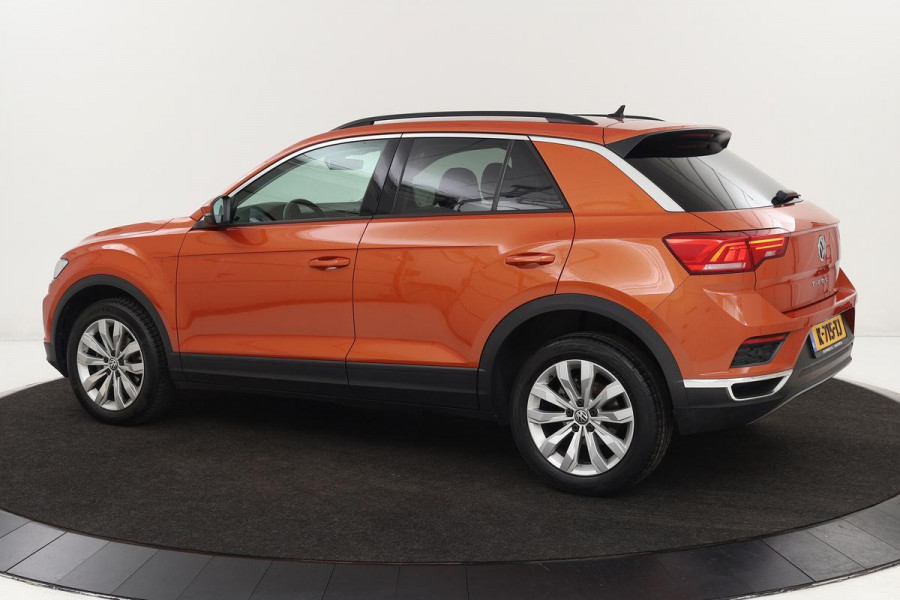 Volkswagen T-Roc 1.0 TSI Style | Carplay | Adaptive cruise | Climate control | Navigatie | PDC | Bluetooth | Getint glas