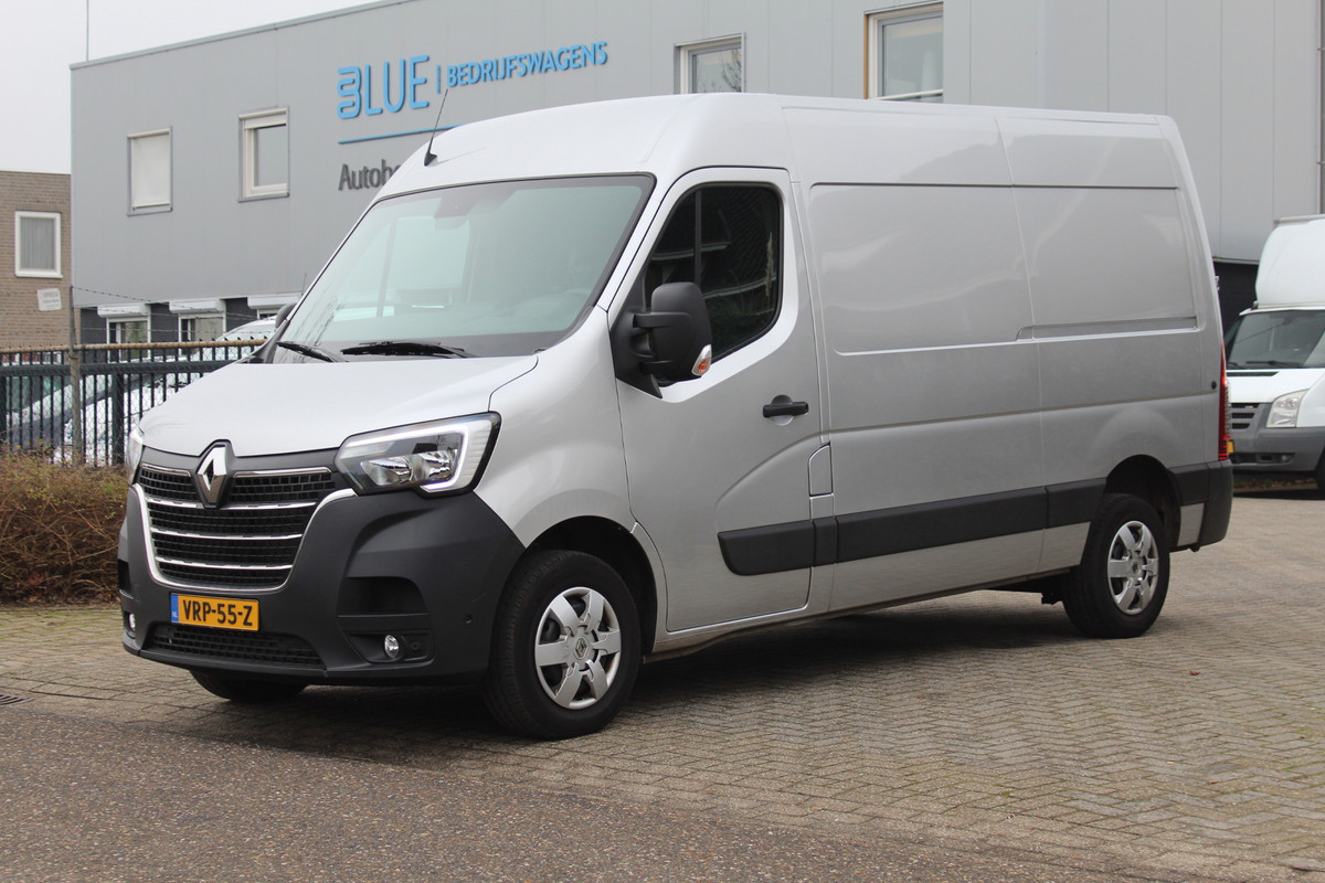 Renault Master T35 2.3 dCi 135PK Euro6 L2H2 Work Edition ✓ 3-zits ✓ airco ✓ navigatie