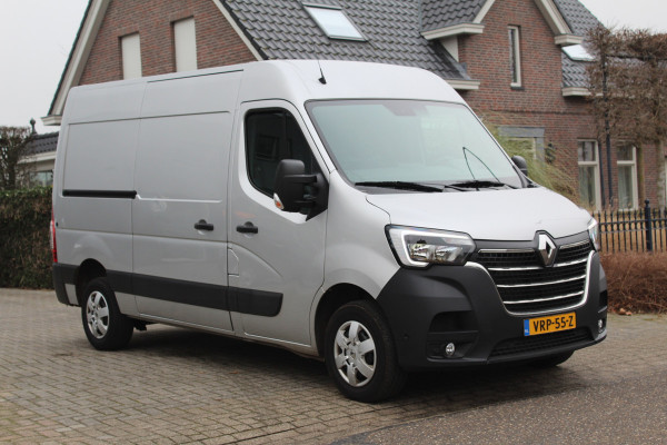 Renault Master T35 2.3 dCi 135PK Euro6 L2H2 Work Edition ✓ 3-zits ✓ airco ✓ navigatie