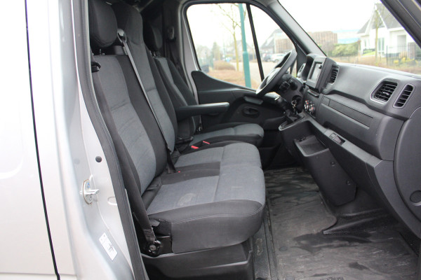 Renault Master T35 2.3 dCi 135PK Euro6 L2H2 Work Edition ✓ 3-zits ✓ airco ✓ navigatie