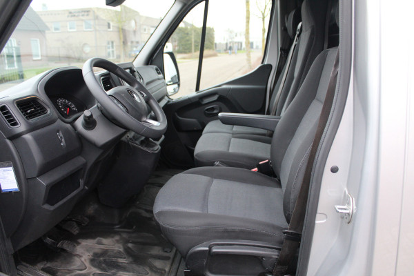 Renault Master T35 2.3 dCi 135PK Euro6 L2H2 Work Edition ✓ 3-zits ✓ airco ✓ navigatie