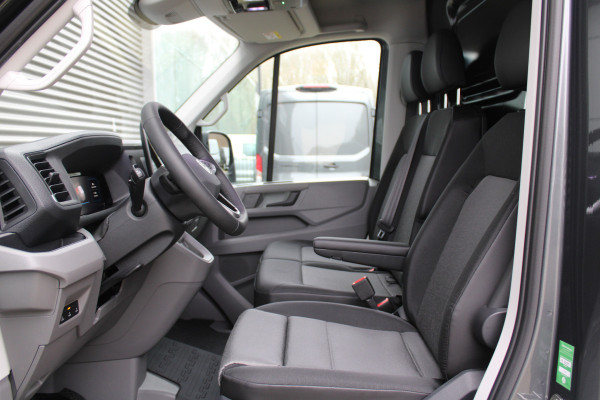 Volkswagen Crafter 35 2.0 TDI L3H2 177pk - Facelift - Navigatie - LED - Geveerde stoel - Virtual cockpit - Camera - Verwarmd stuur - Stoelverwarmin