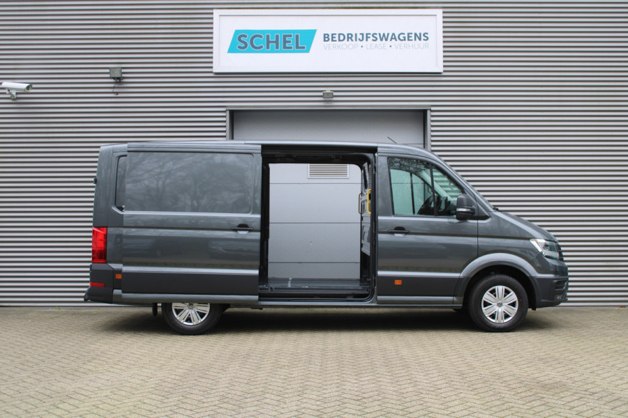 Volkswagen Crafter 35 2.0 TDI L3H2 177pk - Facelift - 2x Schuifdeur - Navigatie - LED - Geveerde stoel - Virtual cockpit - Camera - Verwarmd stuur