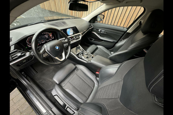 BMW 3 Serie Touring 318i Executive Automaat | Half-leer | LED koplampen | Navigatiesysteem | Apple CarPlay | Climate control | Sport Line |