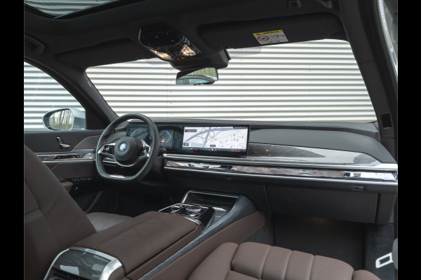 BMW 7 Serie 750e xDrive - Executive Lounge - Rear-Seat Entertainment Experience