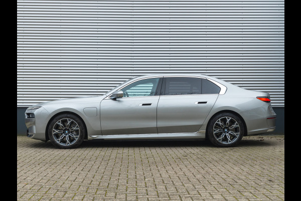 BMW 7 Serie 750e xDrive - Executive Lounge - Rear-Seat Entertainment Experience