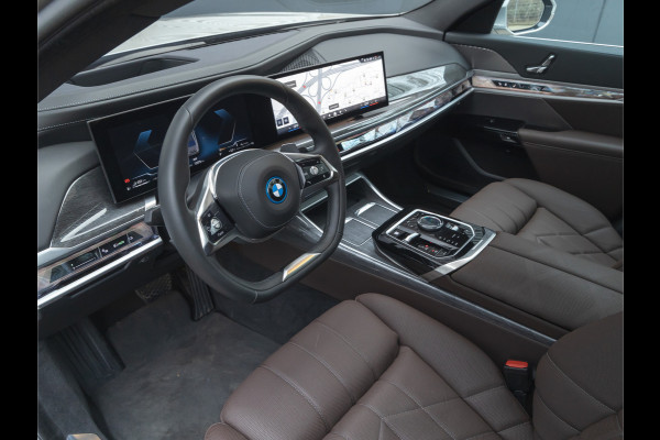 BMW 7 Serie 750e xDrive - Executive Lounge - Rear-Seat Entertainment Experience