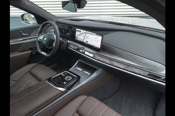 BMW 7 Serie 750e xDrive - Executive Lounge - Rear-Seat Entertainment Experience