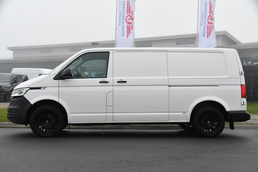 Volkswagen Transporter 2.0 TDI L2H1 30 PB Edition Cruise, Carplay, 150PK, Automaat, Sensoren, LED, PDC, 2 x Schuifdeur, Trekhaak, UNIEK!