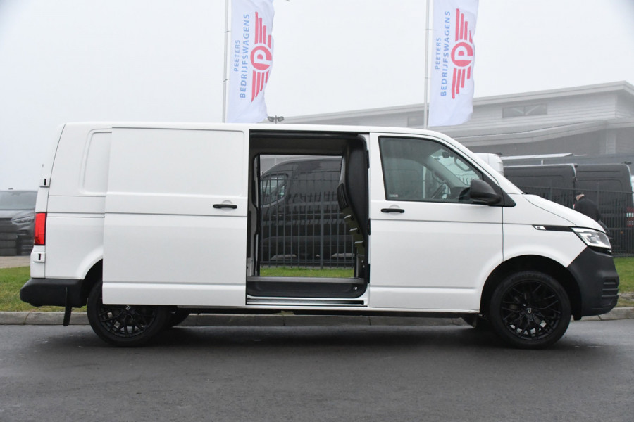 Volkswagen Transporter 2.0 TDI L2H1 30 PB Edition Cruise, Carplay, 150PK, Automaat, Sensoren, LED, PDC, 2 x Schuifdeur, Trekhaak, UNIEK!