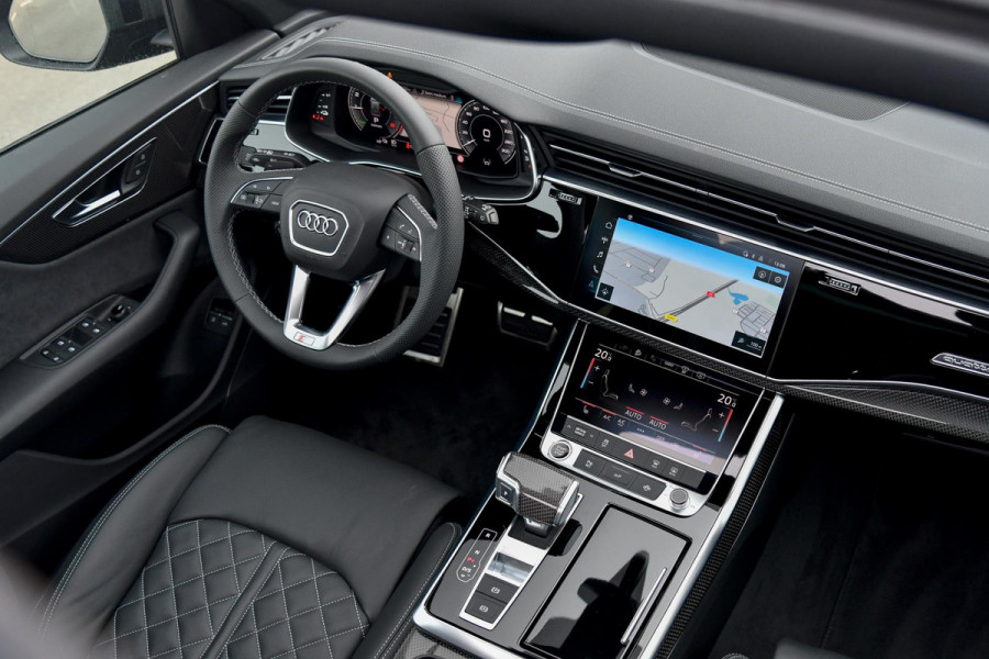 Audi Q8 60 TFSI e quattro Competition Plus S-Line. Carbon, Softcl, RS Seats, Pano, ACC, HUD, 360 3D, Luchtv, Keyless, CarPlay!