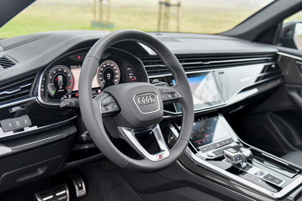 Audi Q8 60 TFSI e quattro Competition Plus S-Line. Carbon, Softcl, RS Seats, Pano, ACC, HUD, 360 3D, Luchtv, Keyless, CarPlay!