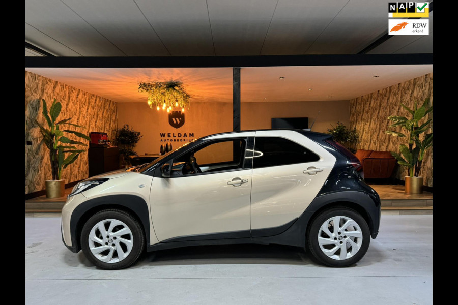 Toyota Aygo X 1.0 VVT-i S-CVT Envy Garantie Carplay Stoelverw Camera Lane Ass Stuur Ass Adoptieve Cruise Clima Navi Led Rijklaar