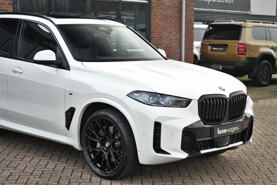 BMW X5 xDrive50e M-Sport Pano Trekh 360 22inch H/K Soft-close Gesture