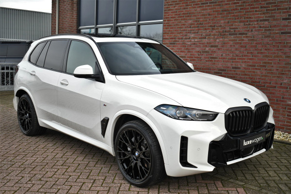 BMW X5 xDrive50e M-Sport Pano Trekh 360 22inch H/K Soft-close Gesture