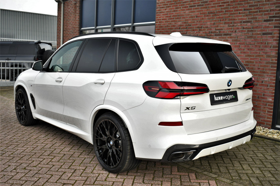 BMW X5 xDrive50e M-Sport Pano Trekh 360 22inch H/K Soft-close Gesture