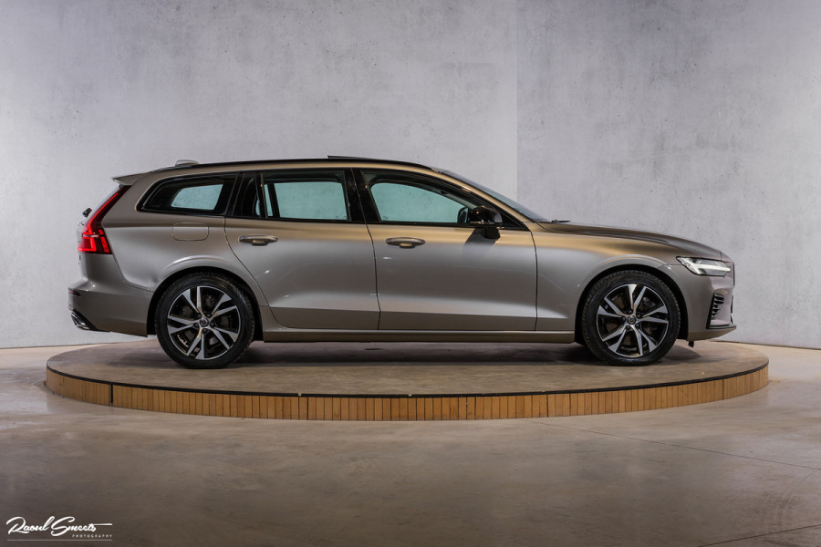 Volvo V60 2.0 T6 Recharge AWD R-Design | Zwenkbare trekhaak | Apple carplay | Panorama dak | Head up display |