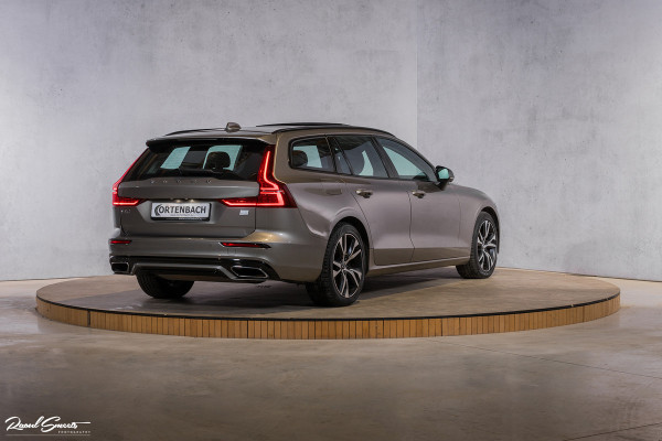 Volvo V60 2.0 T6 Recharge AWD R-Design | Zwenkbare trekhaak | Apple carplay | Panorama dak | Head up display |