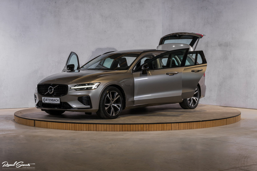 Volvo V60 2.0 T6 Recharge AWD R-Design | Zwenkbare trekhaak | Apple carplay | Panorama dak | Head up display |