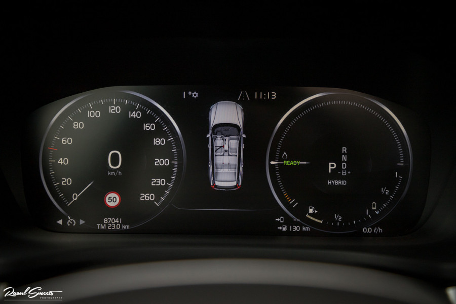 Volvo V60 2.0 T6 Recharge AWD R-Design | Zwenkbare trekhaak | Apple carplay | Panorama dak | Head up display |