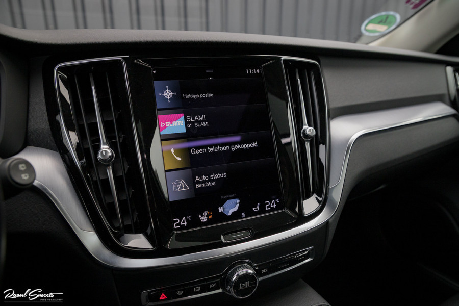 Volvo V60 2.0 T6 Recharge AWD R-Design | Zwenkbare trekhaak | Apple carplay | Panorama dak | Head up display |