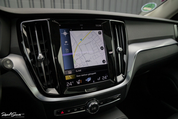 Volvo V60 2.0 T6 Recharge AWD R-Design | Zwenkbare trekhaak | Apple carplay | Panorama dak | Head up display |