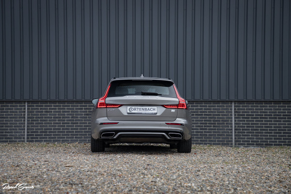 Volvo V60 2.0 T6 Recharge AWD R-Design | Zwenkbare trekhaak | Apple carplay | Panorama dak | Head up display |