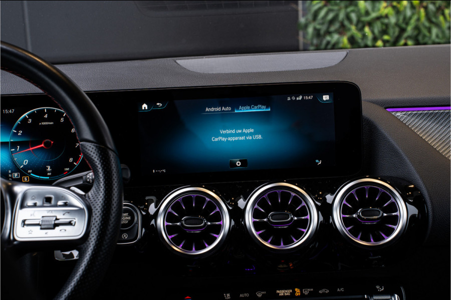 Mercedes-Benz GLA GLA200 AMG Line - Panorama | Carbon | Carplay | Sfeerverlichting