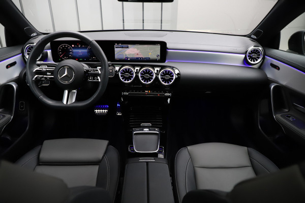 Mercedes-Benz CLA-Klasse 250e AMG | 218PK | Pano | Keyles-go | Sfeerverlichting | Burmester | Distronic | Leder | Led | 2023.