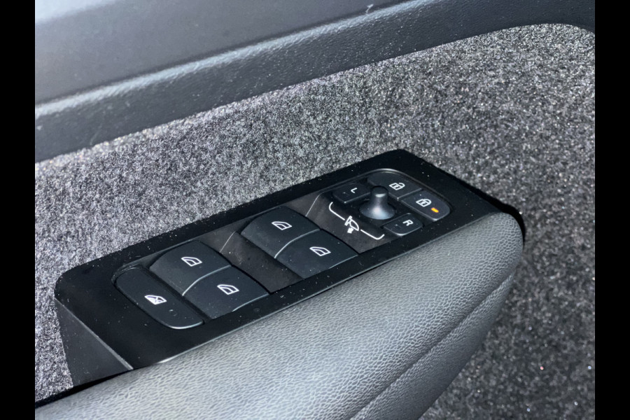 Volvo XC40 2.0 B4 AWD R-Design | Leder | Pano | Camera | LED