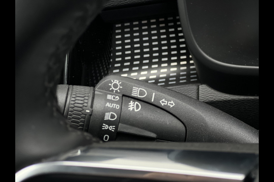 Volvo XC40 2.0 B4 AWD R-Design | Leder | Pano | Camera | LED